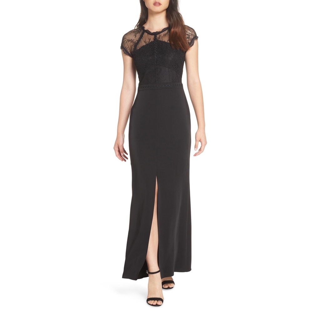 NWT Harlyn LACE CAP SLEEVE GOWN IN BLACK